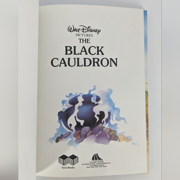 Disney's The Black Cauldron (Disney Classic Series,TwinBooks,Hardcover) - Picture 5 of 12